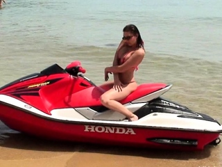 Chica amateur babe fucked at beach by lucky gringo